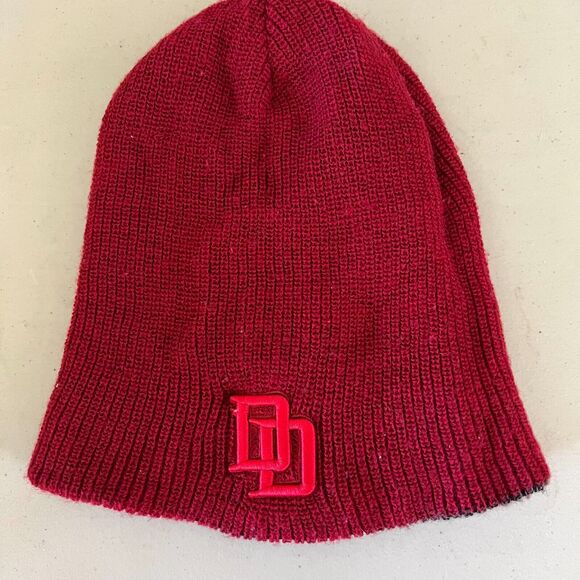 Marvel Mens Daredevil Punisher Embroidered Logo Reversible Red Gray Beanie Hat - Picture 1 of 7